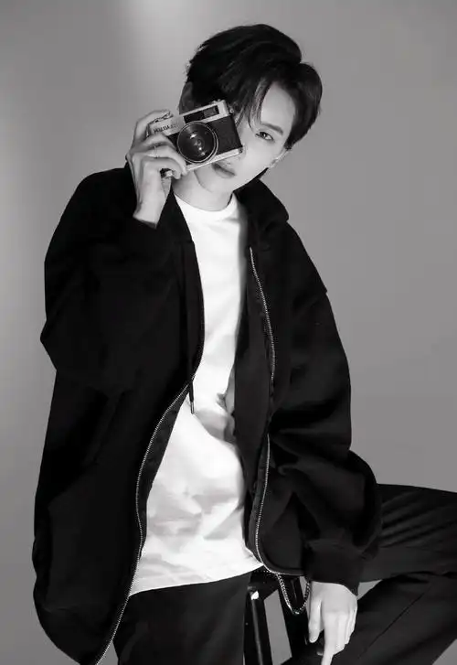 陆柯燃图片陆柯燃黑白写真图片