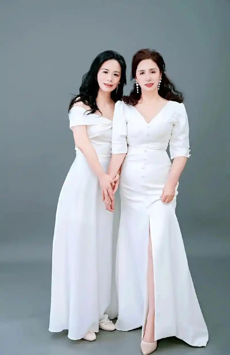 母女合拍,只有照片能记录这份珍贵 - 抖音