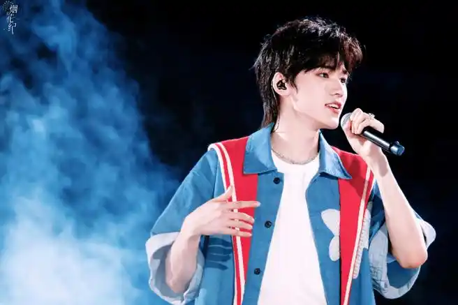 宋亚轩理想之途演唱会##今日星拍放送##520晒出最美应援色