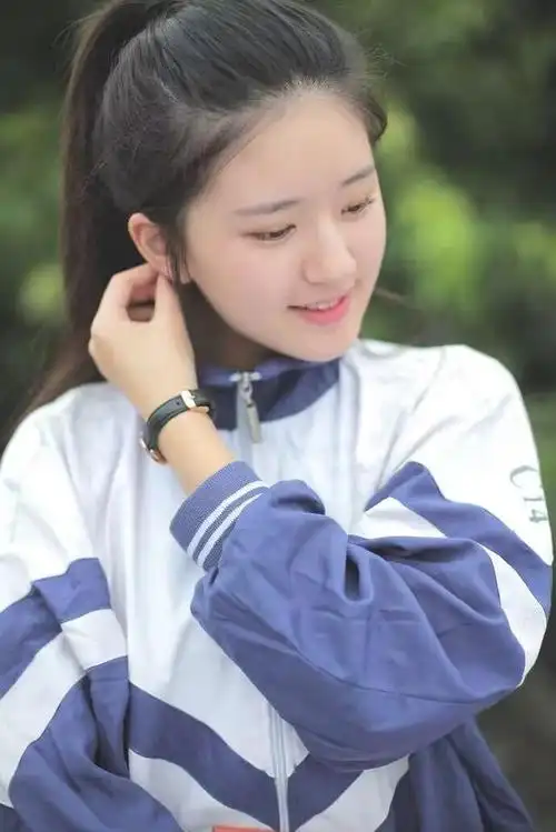 看到一组赵露思在没有出道前拍摄的照片,很多人立马就明白为什么娱乐