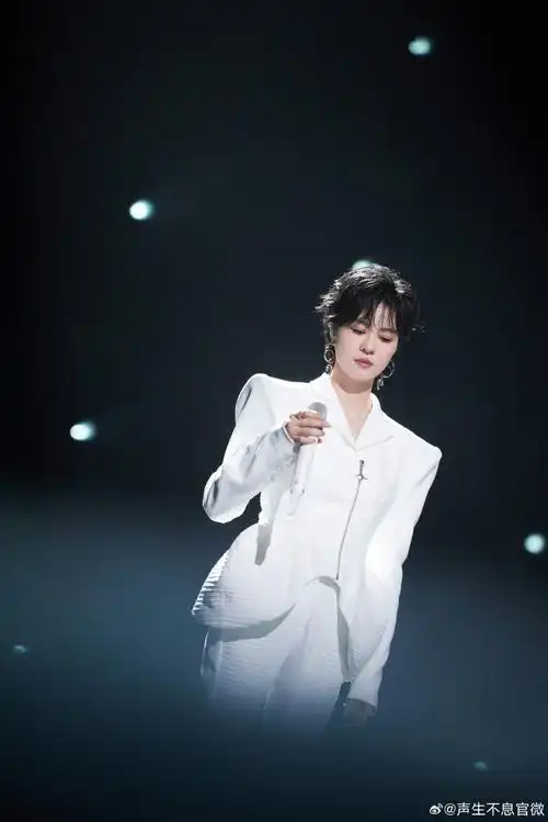 郁可唯《暗示》#声生不息#每周六@芒果tv12:00,@湖南卫视22:00 ,每周