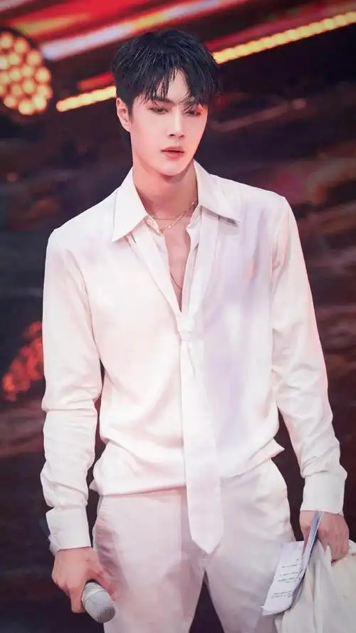 王一博《散落的华服》舞蹈图