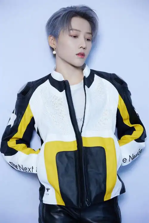 街舞5刘雨昕发布会造型##刘雨昕机车皮衣造型