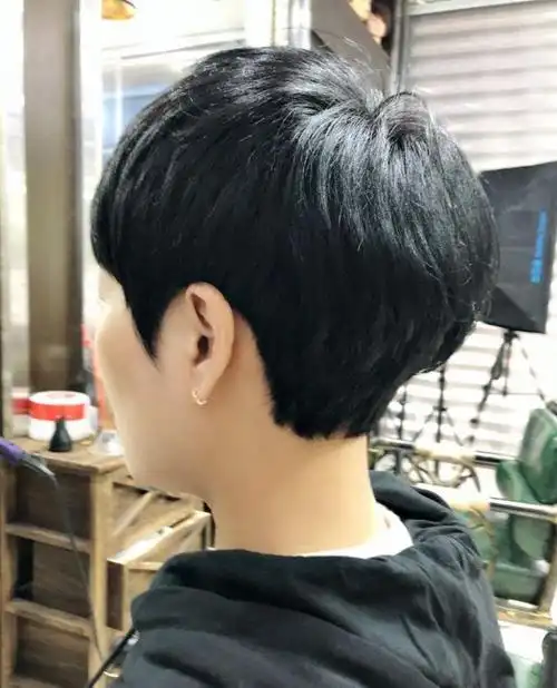 时尚女短发盖盖头女生各种锅盖头发型图片