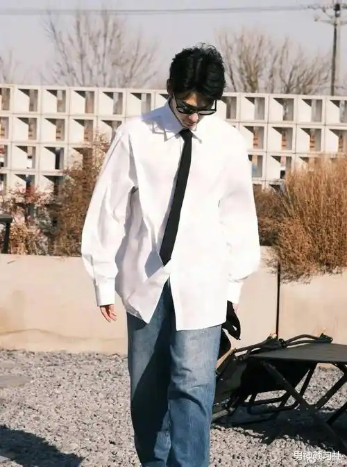 从过去到现在,白衬衫为何是男生颜值硬核标配?你会穿吗?