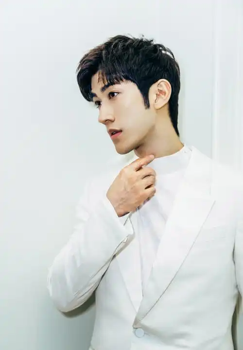 李治廷白色西服帅气活动照图片,明星,帅气,演员,帅哥,歌手,李治廷