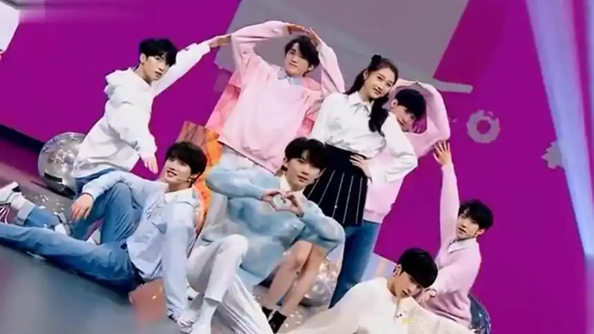 关晓彤时代少年团带来超燃歌舞表演满屏青春气息实在太养眼