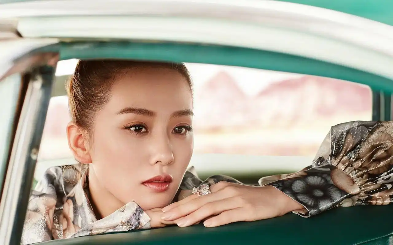 刘诗诗时尚杂志写真图片桌面壁纸