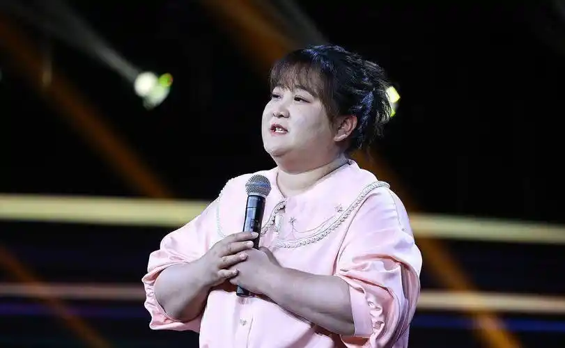 来百度app畅享高清图片曾经年轻的贾玲,她的身材并不是现在我们所熟知