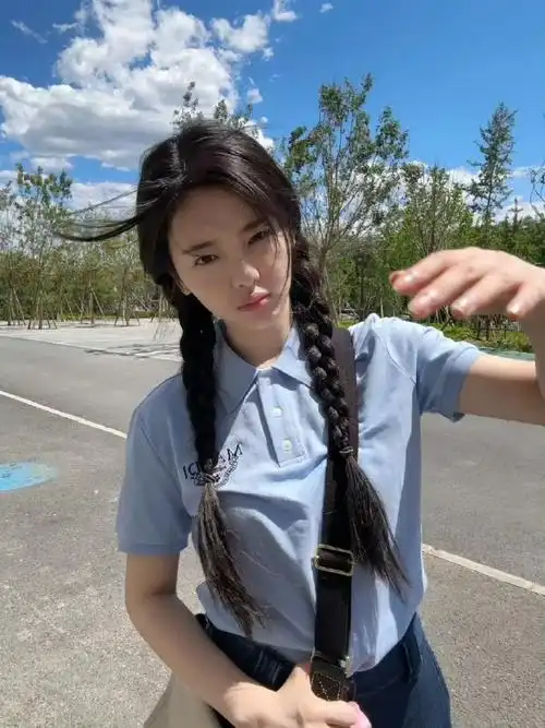 杨超越夏日清凉发型