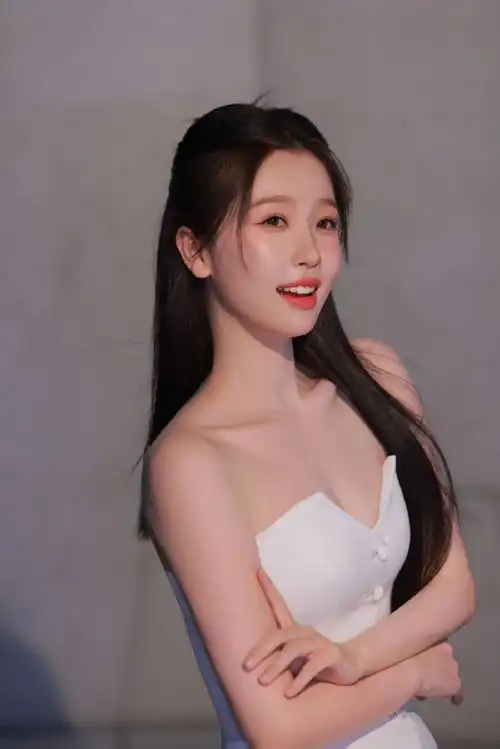 虞书欣居家丸子头发型##虞书欣水光肌妆容