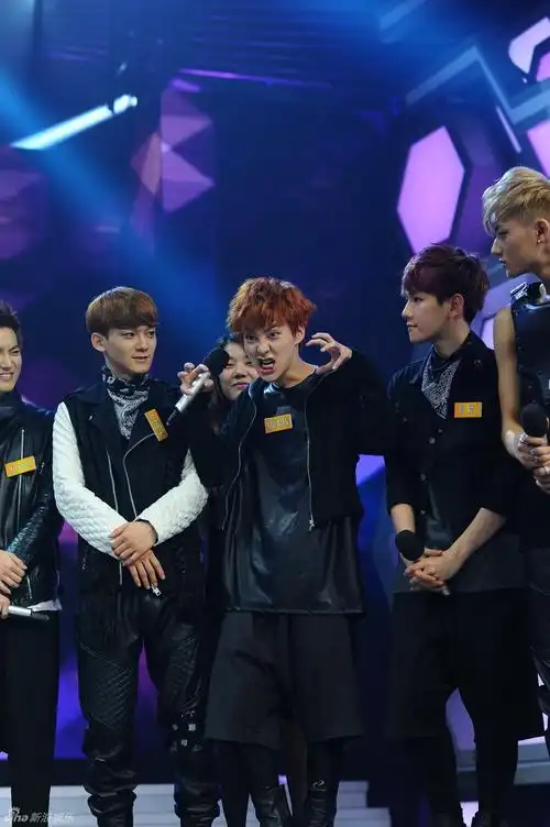 02】【综艺】exo亮相快乐大本营 玩深蹲公主抱