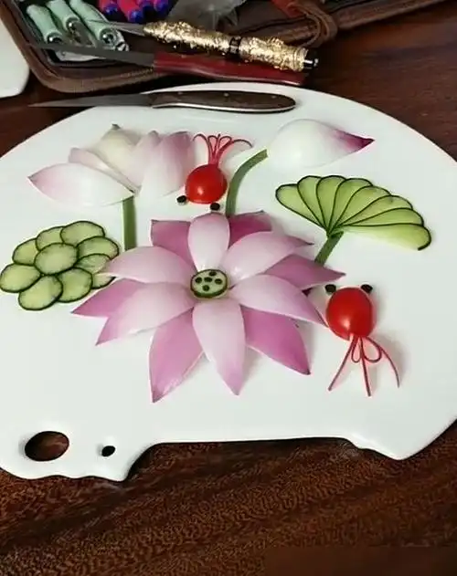 厨师用洋葱摆盘,开始:比较好学习,结果:摆成了吃不起的样子!