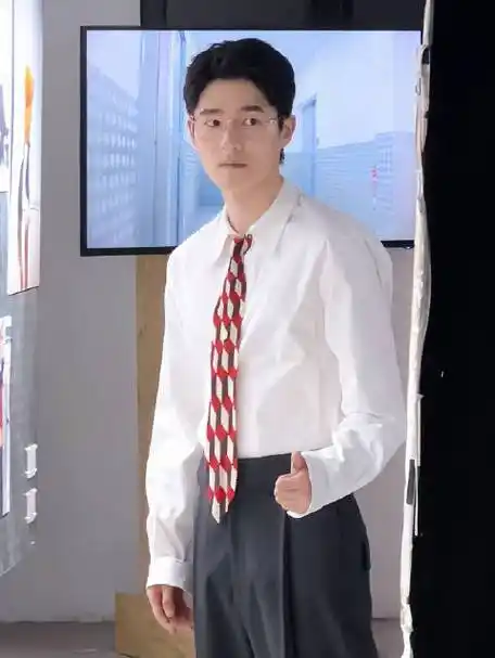 刘昊然超话20240607#刘昊然奥利异父异母亲兄弟#补一个白衬衫的刘昊然