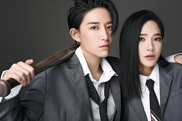 艾菲李斯丹妮制服合体写真图片