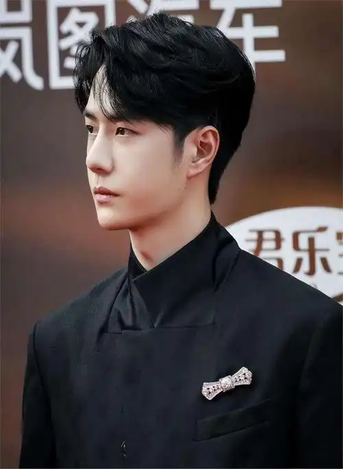 王一博王俊凯若决定转型为演员,那么即使脸上略有瑕疵,也应毫不在意.