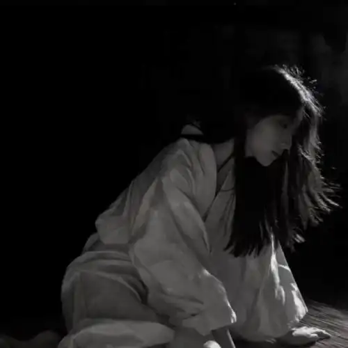 女生黑白头像永远定格在最美的场景