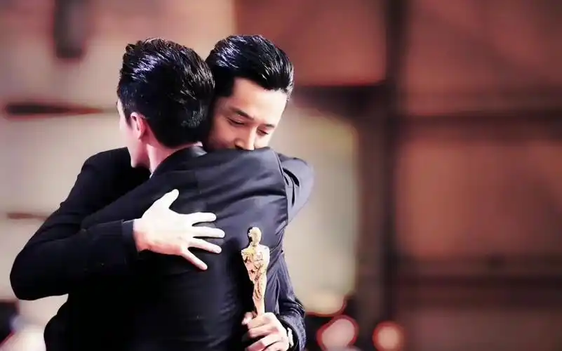 这组芭莎在当年s疯了,胡歌霍建华同时获奖最佳男演员将,胡歌被霍建华