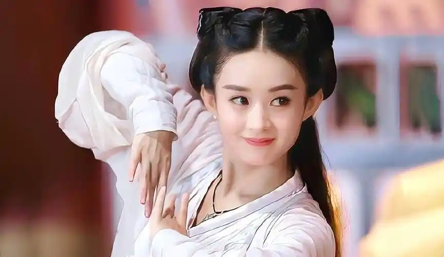 名字都被写错的赵丽颖,穿上了 50 多套高定_张艺谋_来自_微信