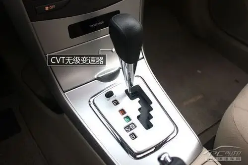 级变速器的采用令卡罗拉的驾控得到更舒适的提升,而且能更好地降低