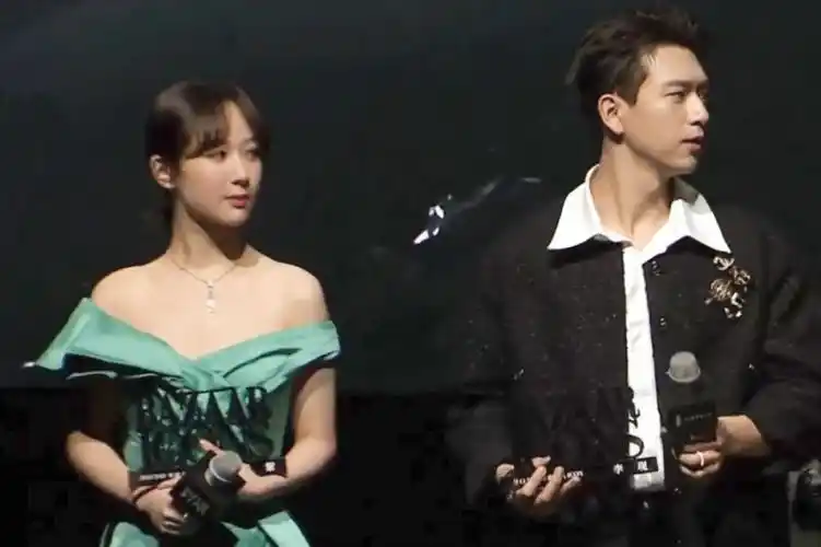 cp售后我只服童颜夫妇李现杨紫时尚芭莎再同框