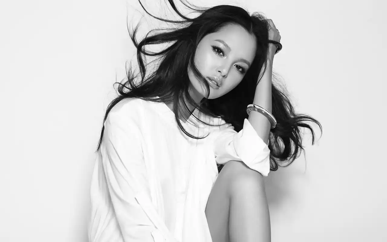 辛芷蕾黑白性感写真桌面壁纸高清大图预览1920x1200_大陆明星下载_美