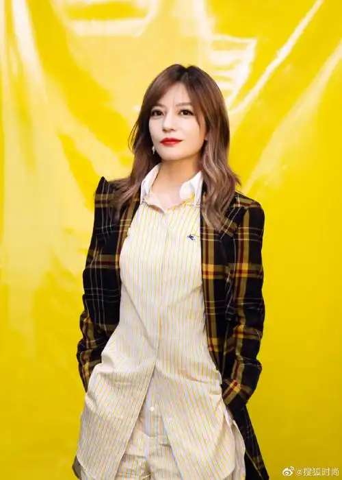 赵薇[超话]##赵薇珍珠流苏发夹##sohufashi. 来自搜狐时尚 - 微博