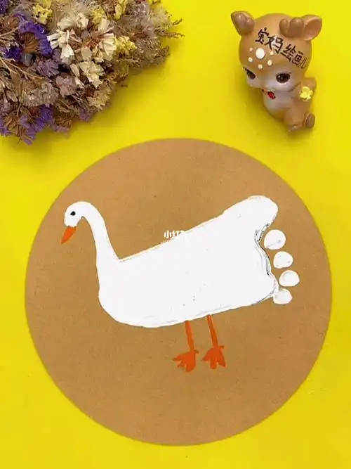 儿童画小脚丫创意鸭子