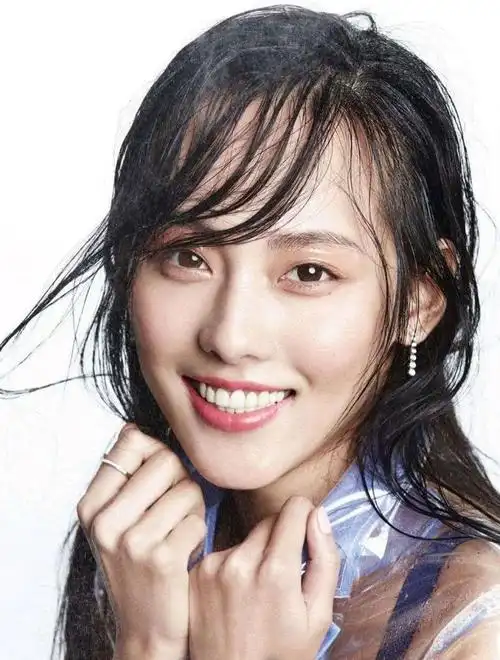 张嘉倪12年前有多美?琼瑶夸她摄人心魄,凭紫菱一角惊艳众