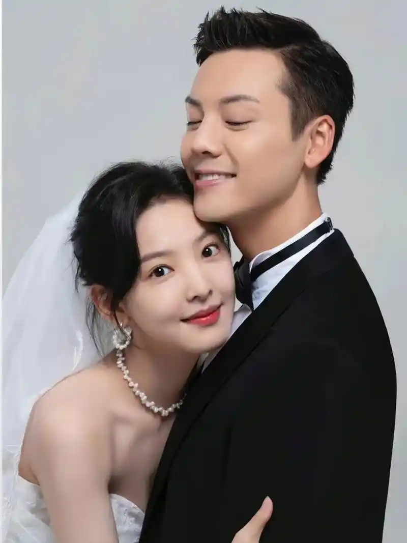陈伟霆和章若楠这组婚纱照,有一种真结婚的真实感!