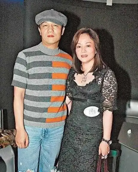 而这位打人的女士毛玉萍,一边喊着你敢搞我老公一边扬手甩了杨恭如一