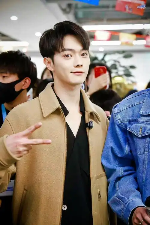 许凯|本子|速递_新浪新闻