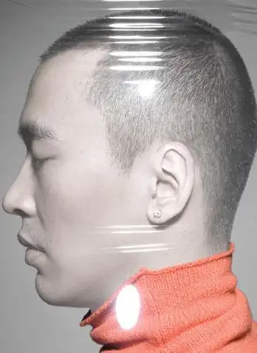 黄立行新碟封面曝光mv中6比基尼美女环绕图