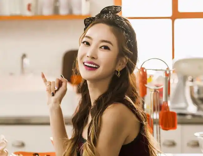 80后韩国女明星颜值高身材比例完美堪称小妖精身材