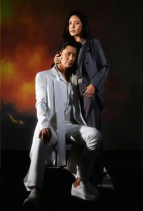 秋瓷炫于晓光七夕撒狗粮!两人合拍时尚大片,身体紧贴爱意满满