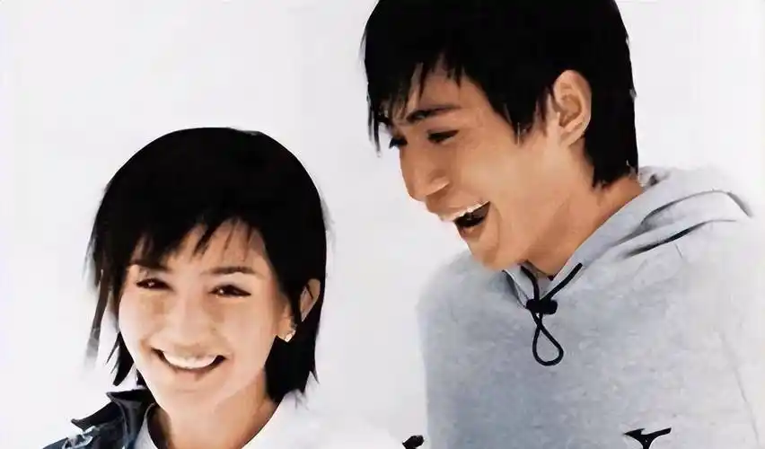 与刘烨分手16年,"疯癫"谢娜是如何和张杰活成恩爱夫妻的?