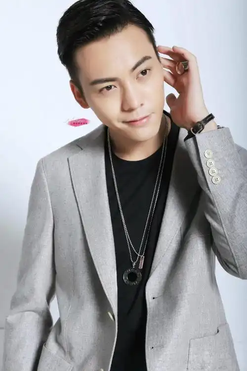 陈伟霆超帅西装