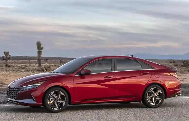 2023款现代"伊兰特"官图曝光,尺寸更长,姿态更低,内饰更科幻!