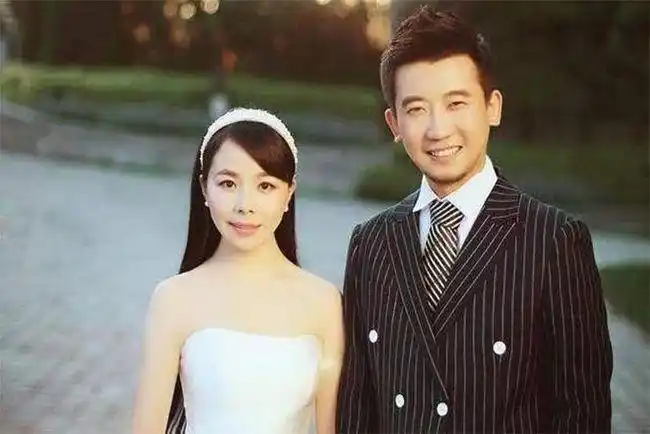 33岁王二妮近况成名后丈夫向她表白妹妹王小妮又高又漂亮