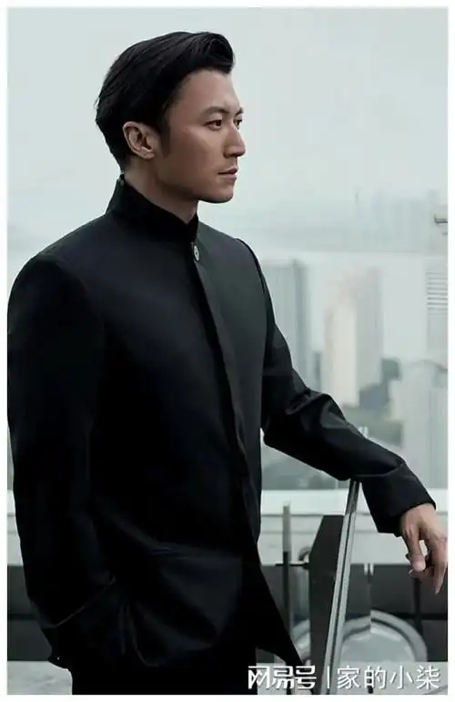 44岁谢霆锋穿新式西装耍酷,不小心暴露鼻毛,显得很邋遢油腻|发型|长