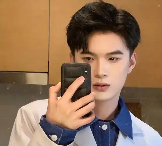 2022男生发型最新图片大全 新潮流男士发型