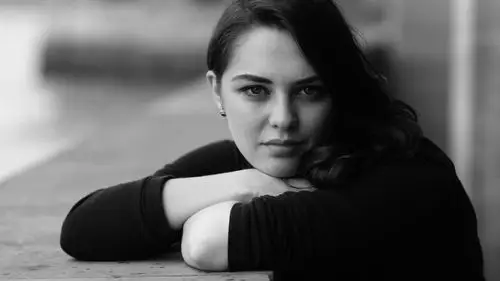 人物 黑白时代 > 美女黑白照图片 显示:√欣赏模式   全屏模式 壁纸