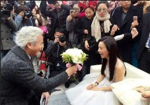 名气不输焦恩俊,36岁嫁大10岁男星,今老公身价百亿让人羡慕!