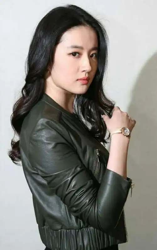 神仙姐姐刘亦菲现代装造型,性感迷人! zt