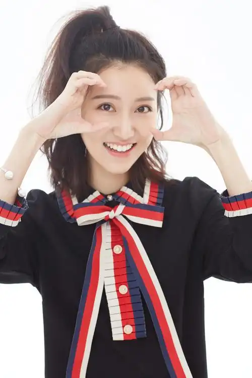 美女明星张鑫时尚写真图片23