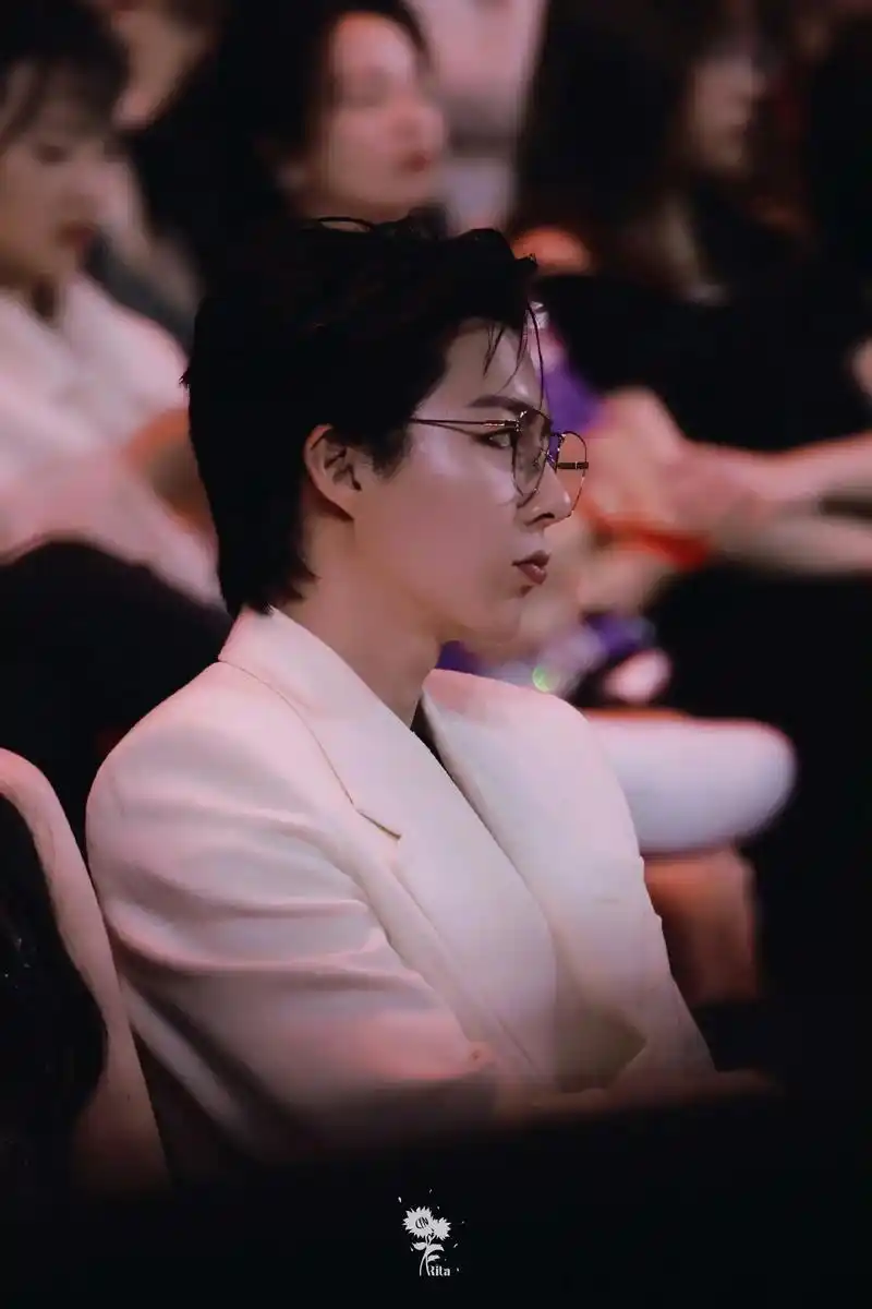 我的宝藏男孩 #摩登兄弟刘宇宁 #微博之夜 内场图,我哥把 - 抖音