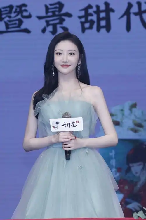 鲜茶引领新味觉叶伴花邀景甜出任全新代言人