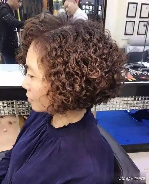 中年女性别乱烫发,记住这"三做三不"才能时尚,烫错了显得老气土气