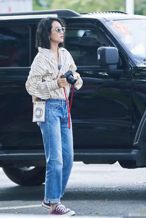 看了朱丹的穿搭,我悟了:衬衫不配半身裙,高跟鞋,才更时髦洋气