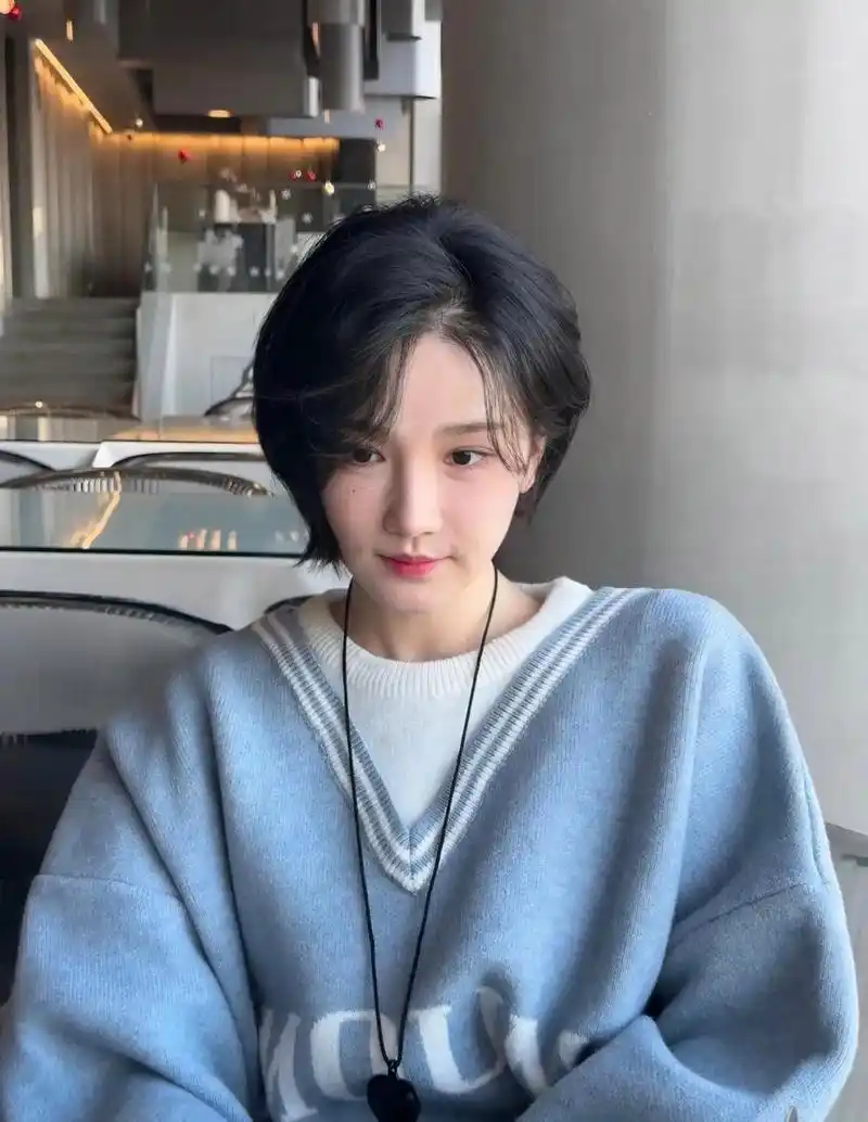 陈小纭短发造型,好一个甜美又帅气的女孩子!